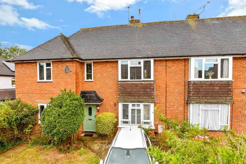 2 bedroom maisonette for sale