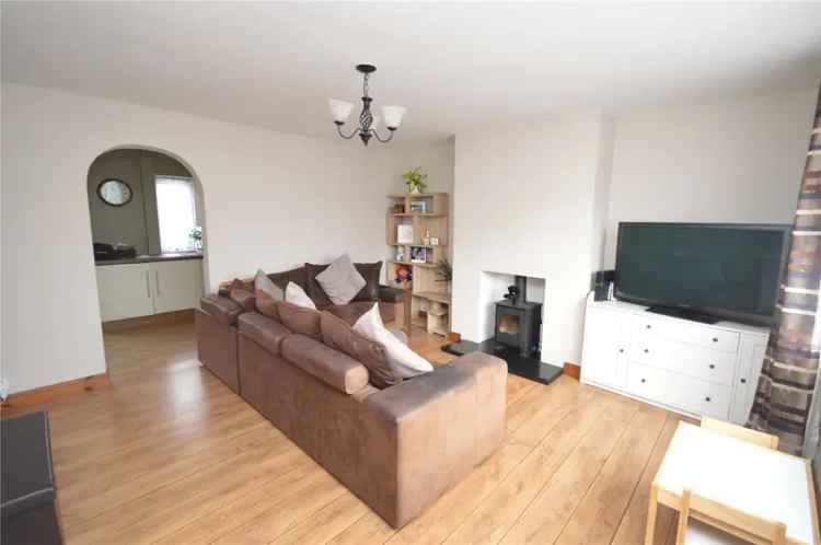 House For Sale in Leeds, England