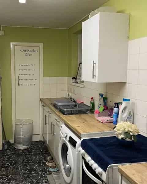 2 Bed Ground Floor Flat with Balcony and Parking