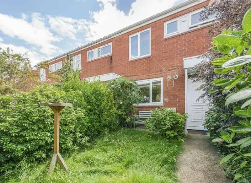 3 Bed Terraced House Near Wandsworth Road Station