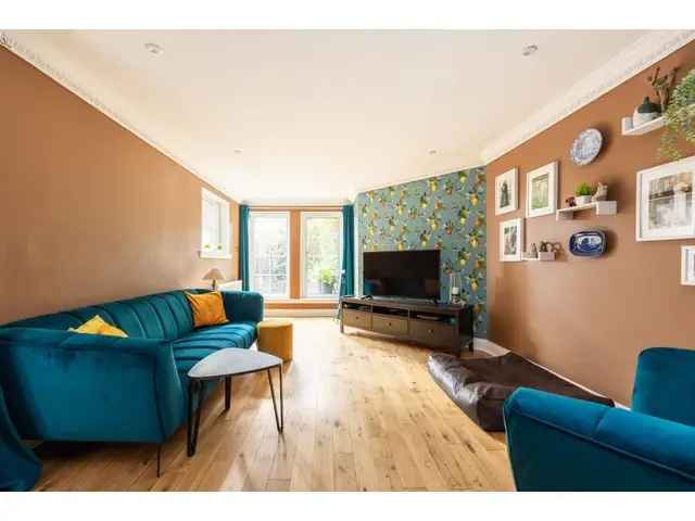 3 bedroom flat  for sale