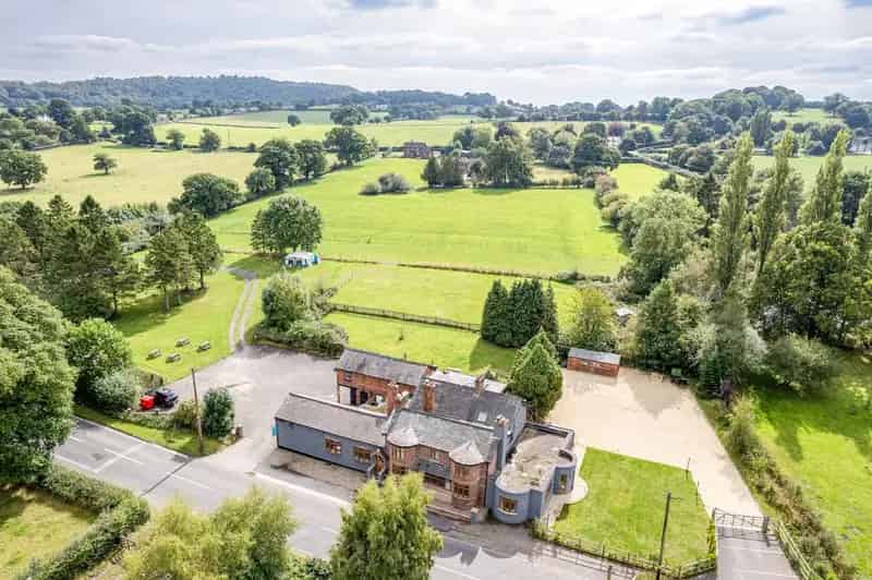 Family Home with Cafe and Commercial Kitchen