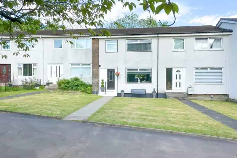 3 Bedroom Mid Terrace House For Sale