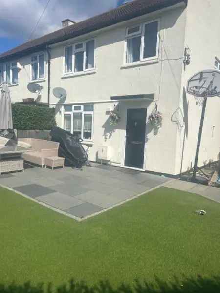 3-Bedroom Detached House with Large Gardens and Garage