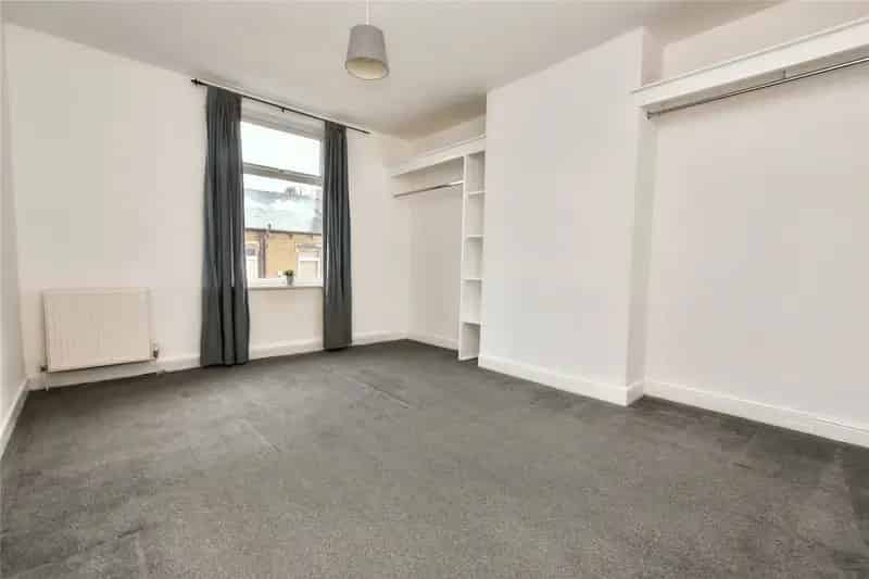 1 Bed Terrace House Near Bramley Station