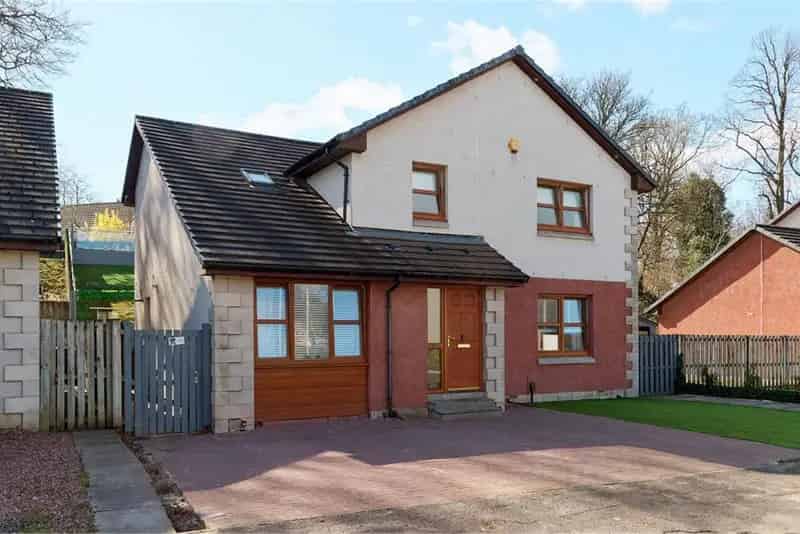5 Bed Detached House 2 Reception Rooms Paisley