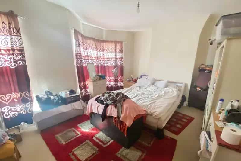 3-Bed Terraced House Near Public Transport and Amenities