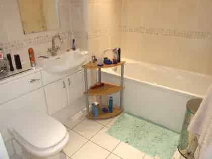 2 Bed Cardiff Bay Apartment Gym Pool Parking