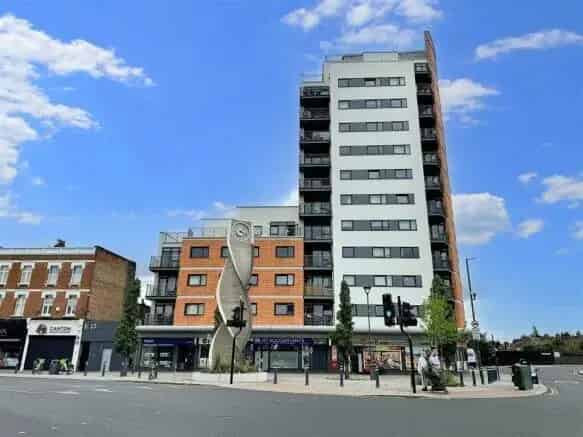 Stratford 2-Bedroom Apartment Near Station and Westfield