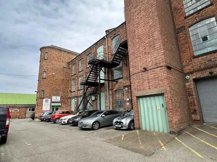 Self Contained Unit Near Long Eaton Train Station