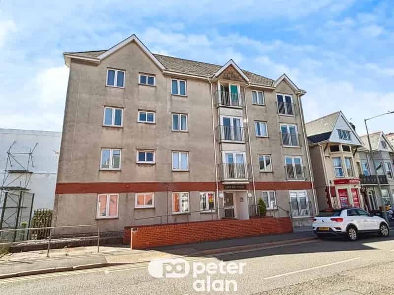 2 Bedroom Top Floor Apartment Porthcawl Retirement Living