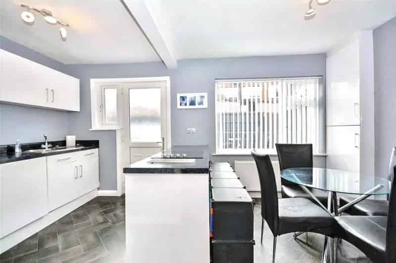 Modern 3-Bed End Terrace House in Bramley Leeds with Garden and Parking