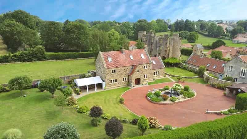 Detached Family Home with 4/5 Bedrooms in Thorpe Salvin