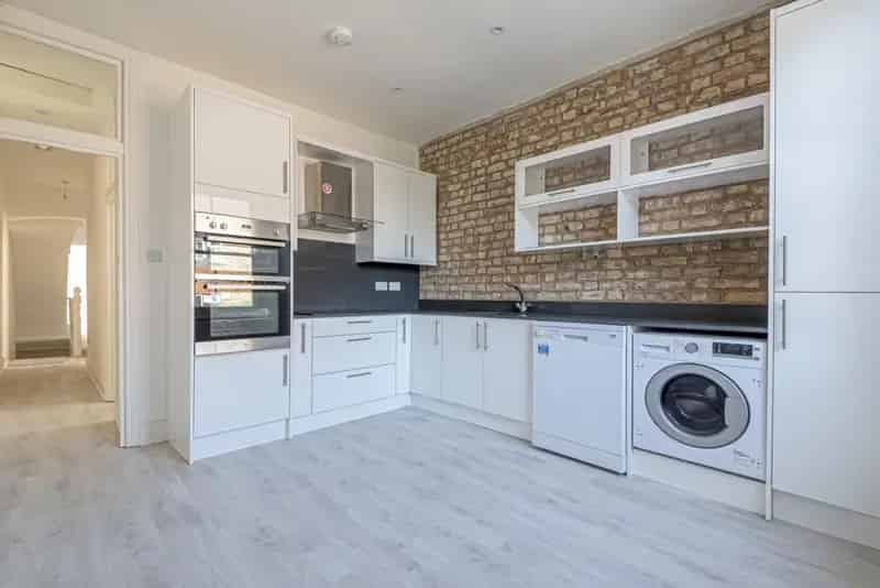 Spacious 3-Bedroom Maisonette Near Fulham Broadway