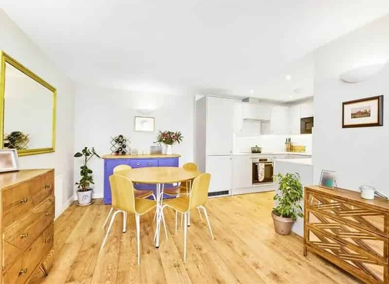 Royal Arsenal Riverside 2-Bed Apartment with Balcony and Parking