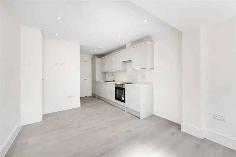 2 Bedroom Flat Tooting Modern Apartment Near Tooting Broadway Station
