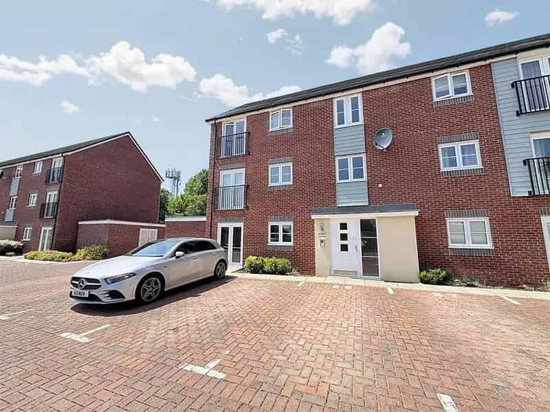 1 Bedroom Apartment for Sale - Ground Floor, Modern, Allocated Parking