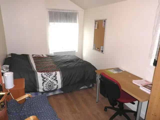 3 Bedroom Flat Near UOB Selly Oak Available 25/26