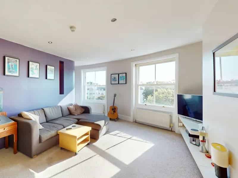 Stunning Top Floor Apartment Near Brighton Beach