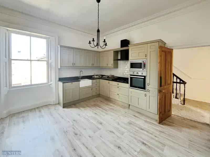 4 bedroom Flat
 To Let 
Total Size: 1281 SQ FT