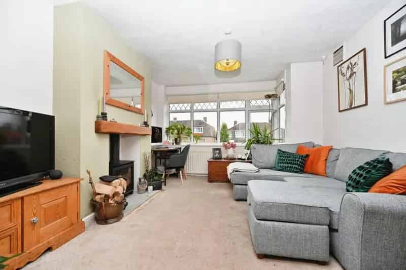 3 Bedroom Semi Detached House For Sale Near Yeadon And Guiseley