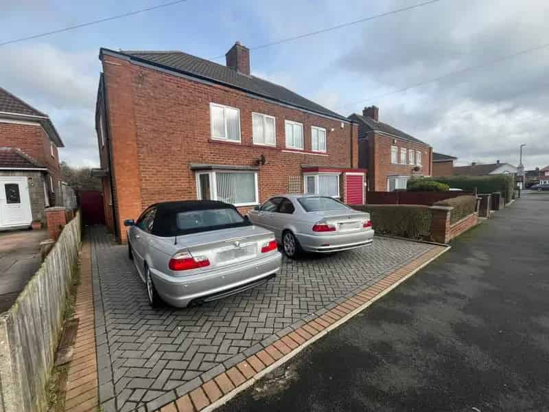3 Bed Semi-Detached House Available June - Fully Furnished