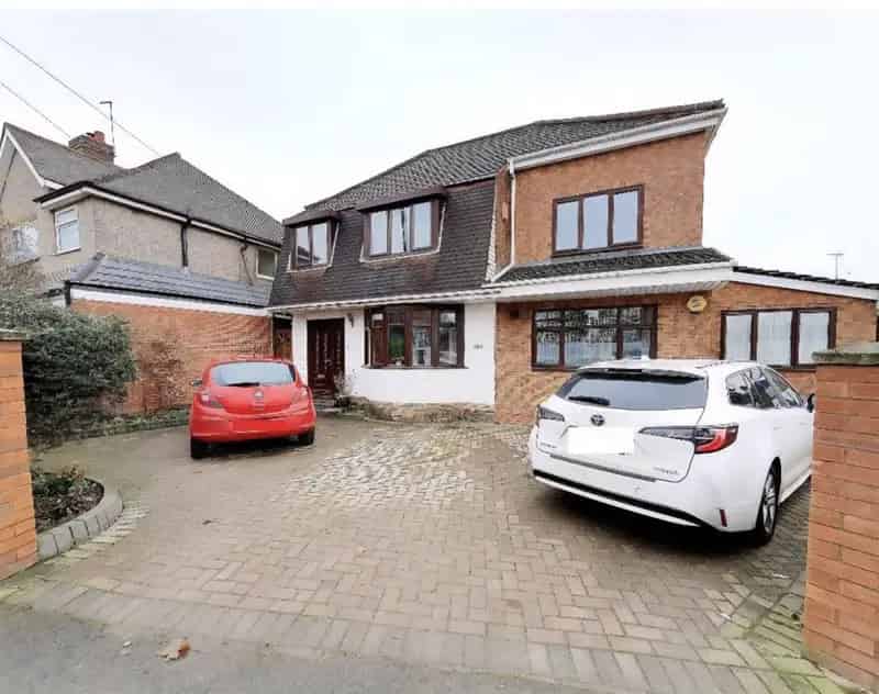 6 Bedroom Detached House For Sale - Large Corner Plot - No Upward Chain