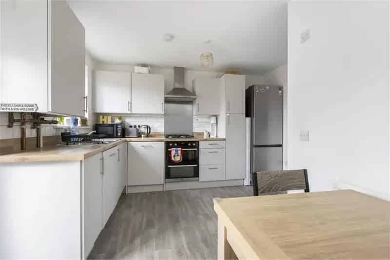 3 Bed Townhouse Near Transport Links