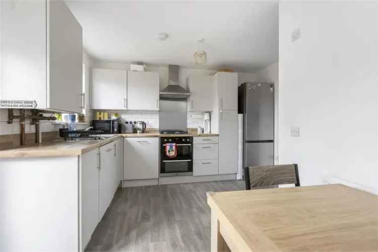 3 Bed Townhouse Near Transport Links