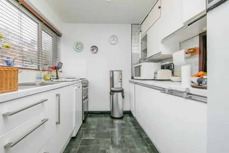 3 Bed House with Garage and Gardens