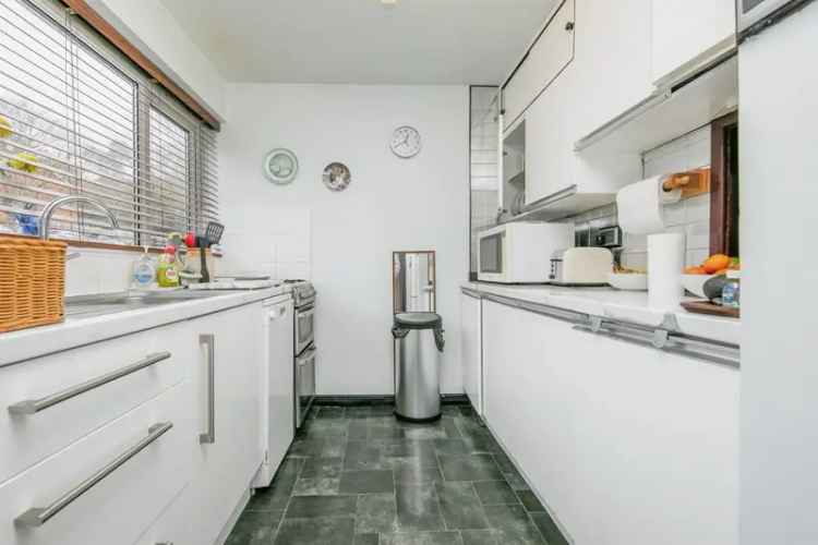3 Bed House with Garage and Gardens