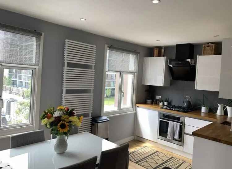 Flat For Sale in Willes Road, Warwick, England