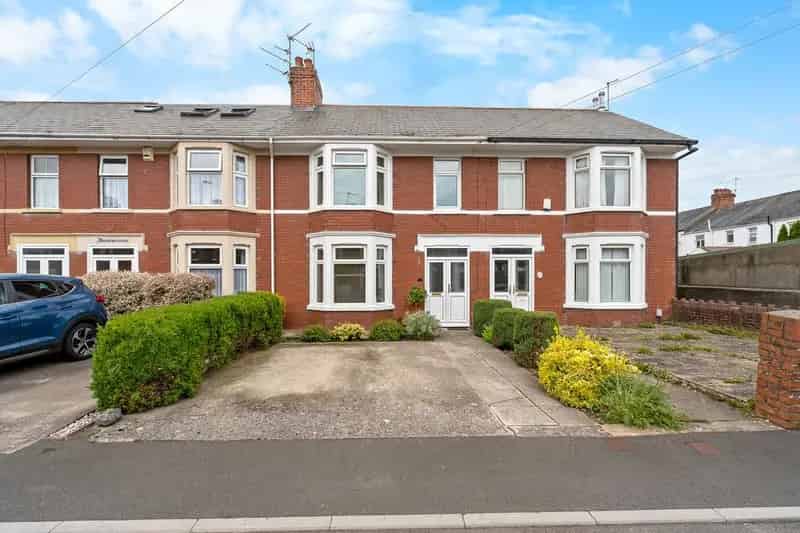 3 Bedroom Terraced House for Sale in Birchgrove Cardiff
