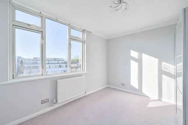 Flat to rent in Haverstock Hill, Hampstead, London NW3