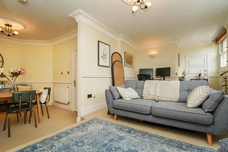 2 Bedroom Apartment for Sale in Cheltenham