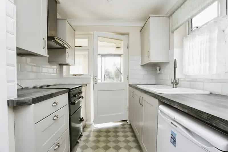 Three Bedroom End Terrace House Woodbridge Spacious Accommodation Driveway Parking