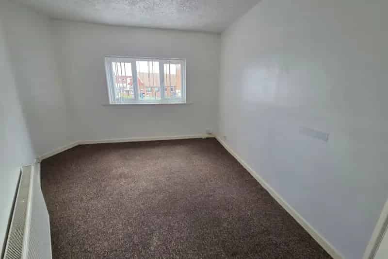 Spacious Two Bedroom Flat with Private Entrance and Modern Amenities