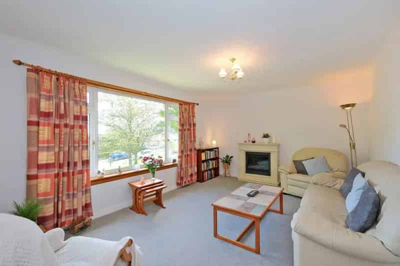 Spacious 2-Bed Upper Flat in Bridge of Don with Garden and Parking