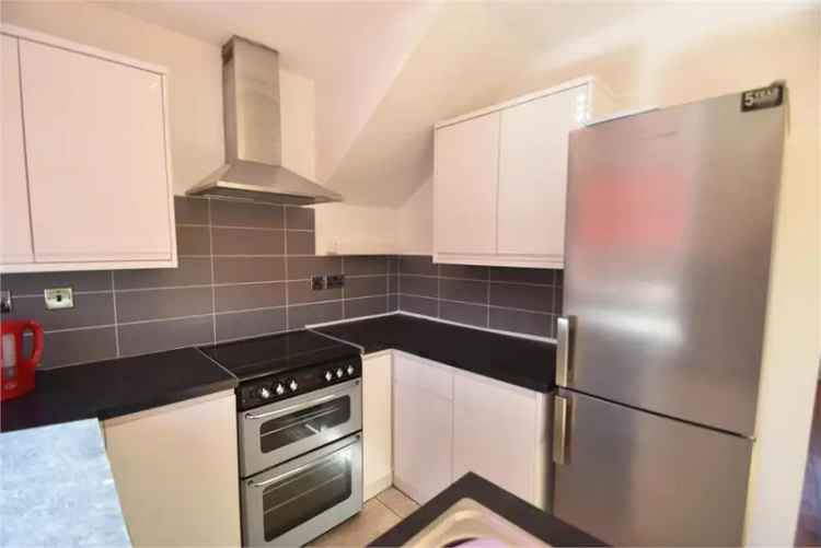 2 Bed Terraced House - Freshly Decorated