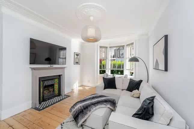 2-Bedroom Flat for Sale in Braidfauld Gardens Tollcross