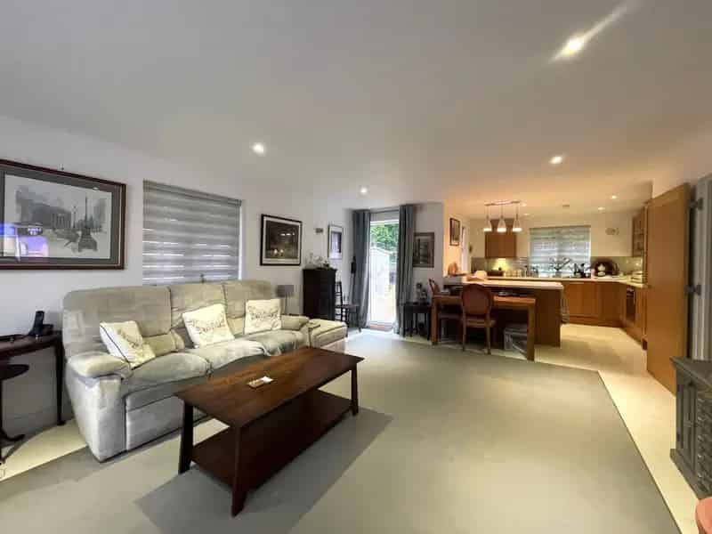 Ground Maisonette to rent with 2 bedrooms, Queens Close, Walton On The Hill