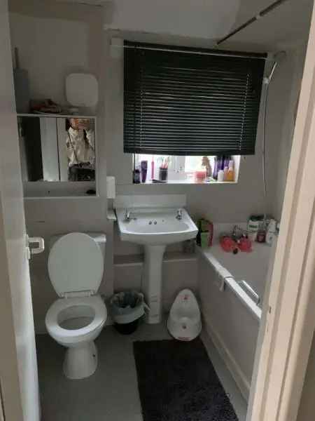 Spacious 3-4 Bedroom Family Home Near Bristol