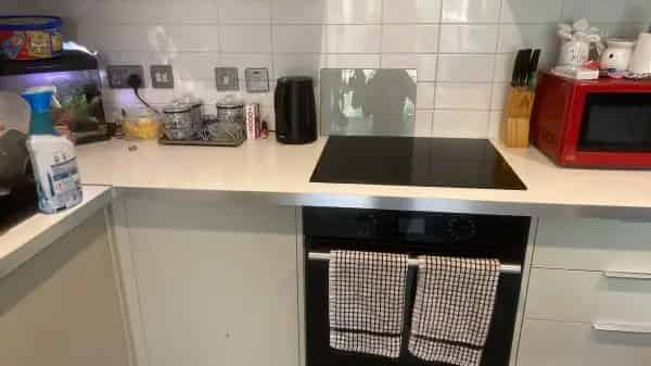 Spacious 2-Bedroom House Near Train Station and Schools