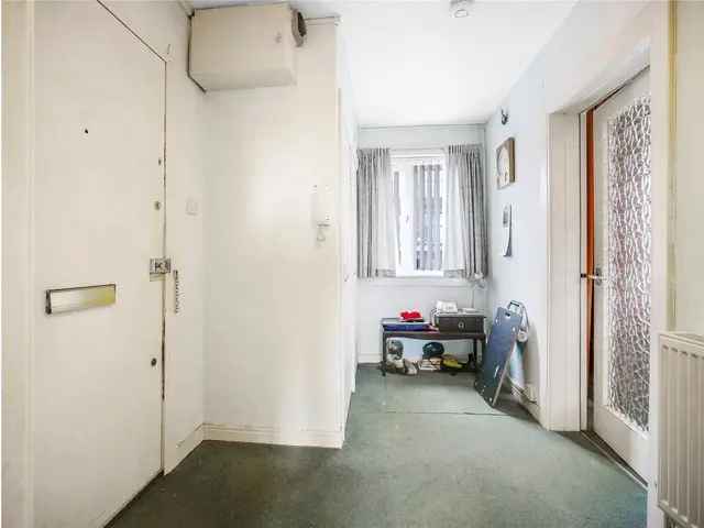 3 bedroom flat  for sale