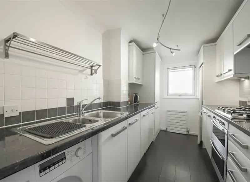 2-Bed Riverside Apartment Free Trade Wharf 800 sq ft