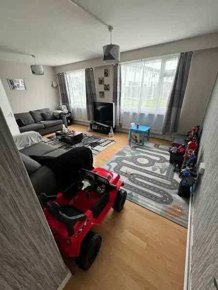 Flat For Rent in Stevenage, England