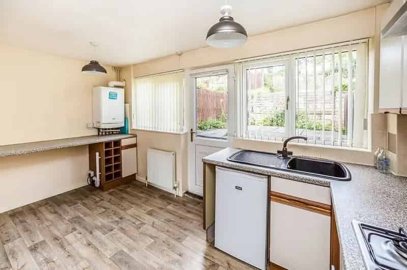 2 Bedroom Mid Terrace House for Sale Thongsbridge West Yorkshire