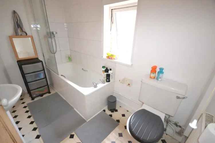 Room To Let 2 Month Let Fully Furnished 5 Bedroom House