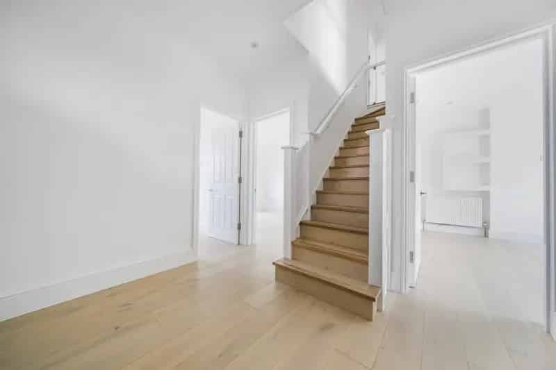 Architect Designed Chalet Near A3 Corridor