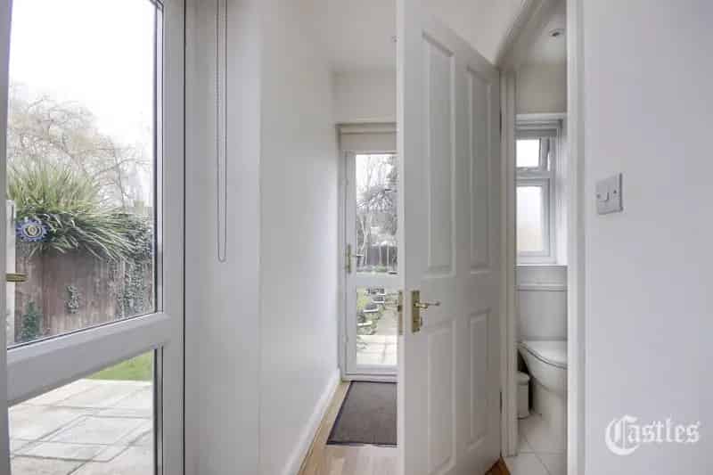 3 Bedroom Terraced House For Rent